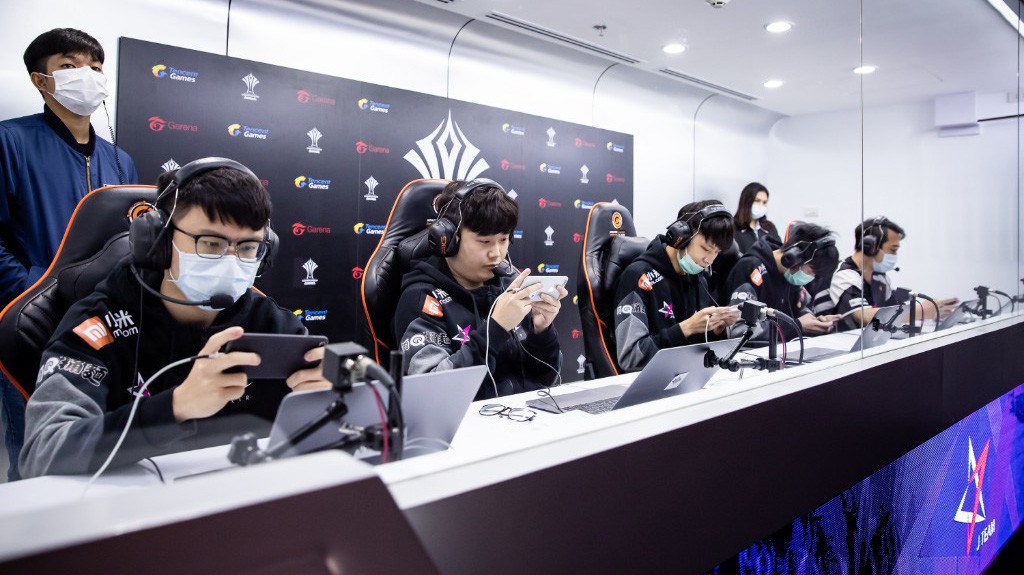 AIC 2018: JCS vào bán kết quốc tế, FW thua Team Flash tại tứ kết