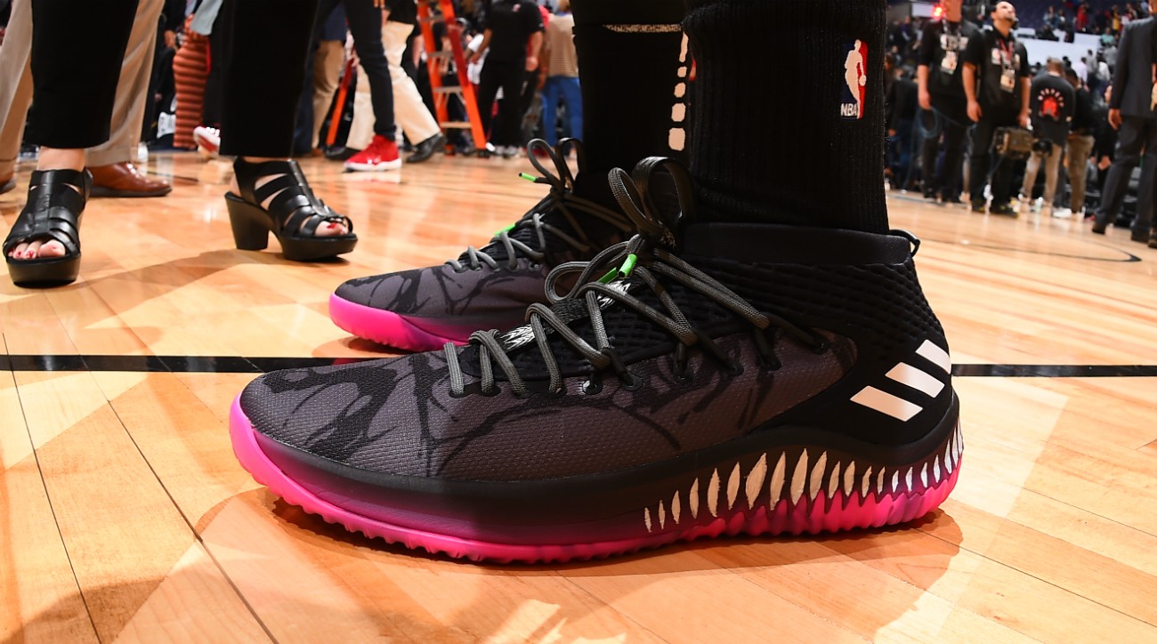 Fan Marvel hãy sẵn sàng vì người cuồng siêu anh hùng Donovan Mitchell chuẩn bị có giày thửa riêng từ Adidas - Ảnh 4. Fan Marvel hãy sẵn sàng vì người cuồng siêu anh hùng Donovan Mitchell chuẩn bị có giày thửa riêng từ Adidas - Ảnh 4.