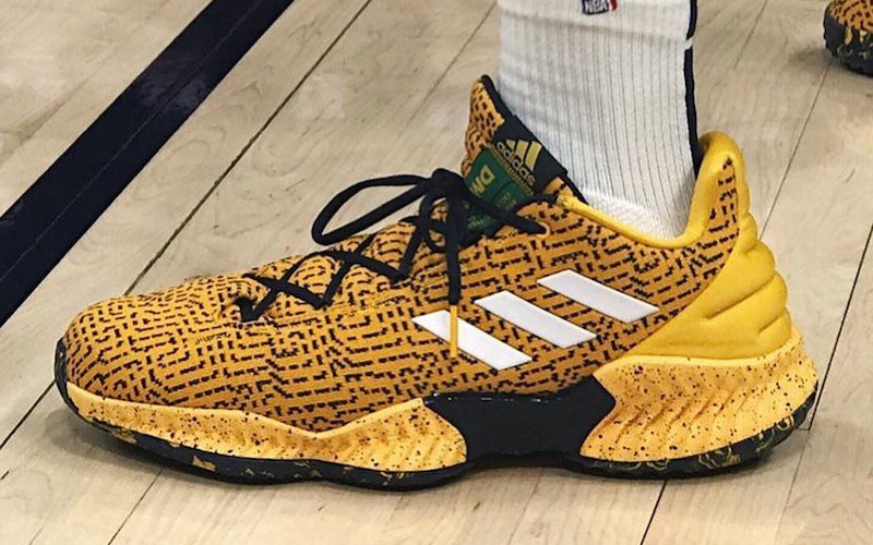 Fan Marvel hãy sẵn sàng vì người cuồng siêu anh hùng Donovan Mitchell chuẩn bị có giày thửa riêng từ Adidas - Ảnh 2. Fan Marvel hãy sẵn sàng vì người cuồng siêu anh hùng Donovan Mitchell chuẩn bị có giày thửa riêng từ Adidas - Ảnh 2.
