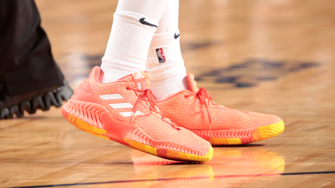Fan Marvel hãy sẵn sàng vì người cuồng siêu anh hùng Donovan Mitchell chuẩn bị có giày thửa riêng từ Adidas