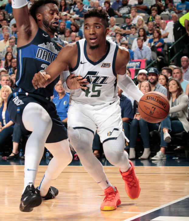 Fan Marvel hãy sẵn sàng vì người cuồng siêu anh hùng Donovan Mitchell chuẩn bị có giày thửa riêng từ Adidas - Ảnh 1. Fan Marvel hãy sẵn sàng vì người cuồng siêu anh hùng Donovan Mitchell chuẩn bị có giày thửa riêng từ Adidas - Ảnh 1.