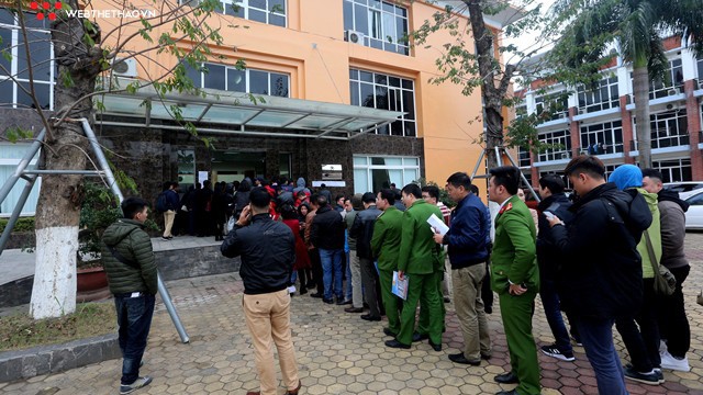 Kiên nhẫn xếp hàng dưới cái lạnh thấu xương vì vé chung kết AFF Cup 2018