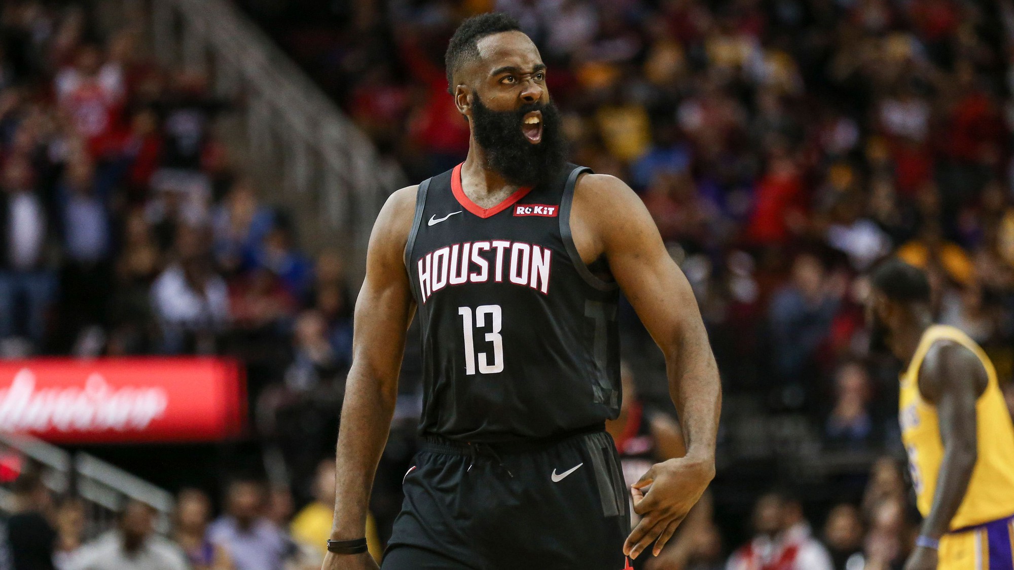 LeBron James, Lonzo Ball và Kyle Kuzma nản lòng vì cứ chạm vào James Harden là phạm lỗi