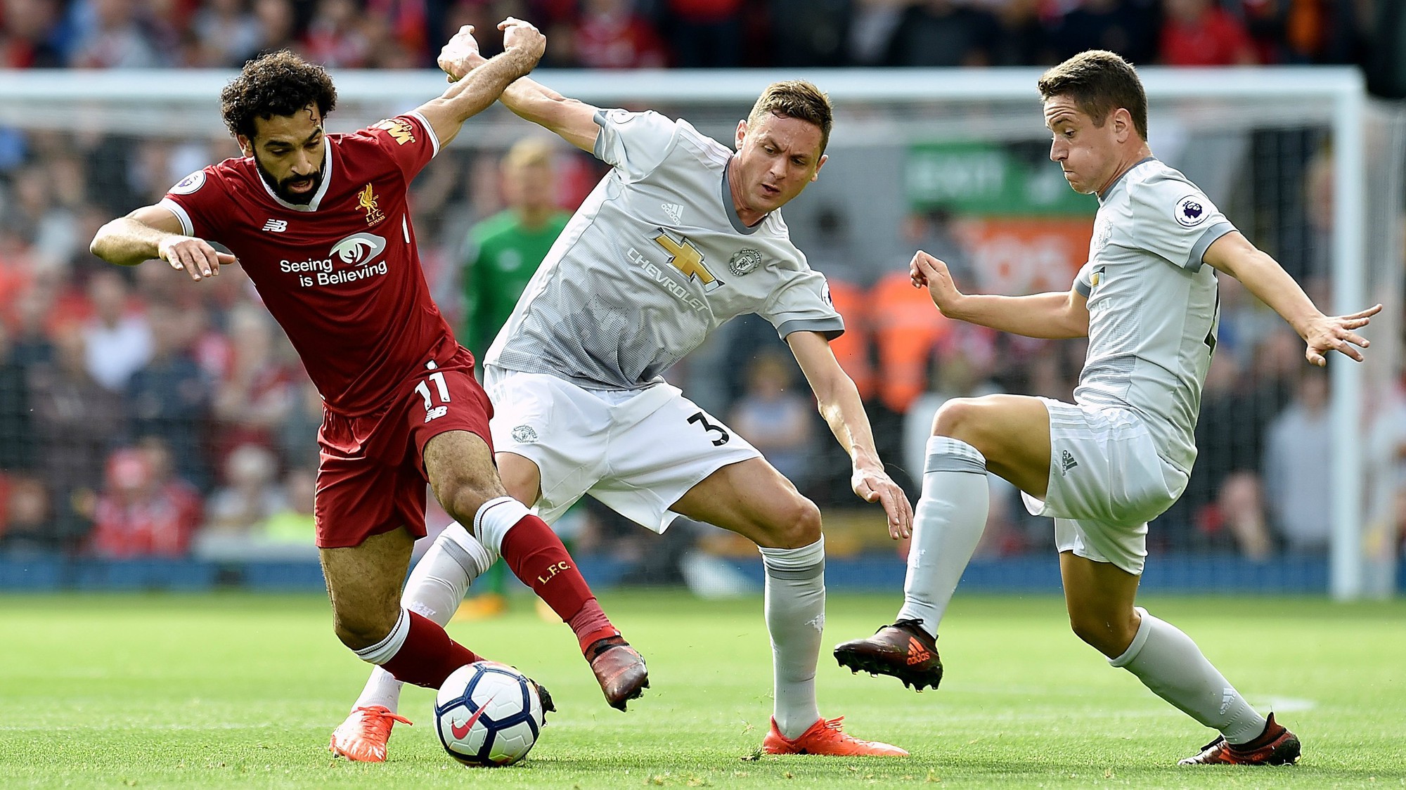 Phong độ kém nhưng Man Utd vẫn bất ngờ xếp trên cả Liverpool và Tottenham tại vòng bảng Champions League