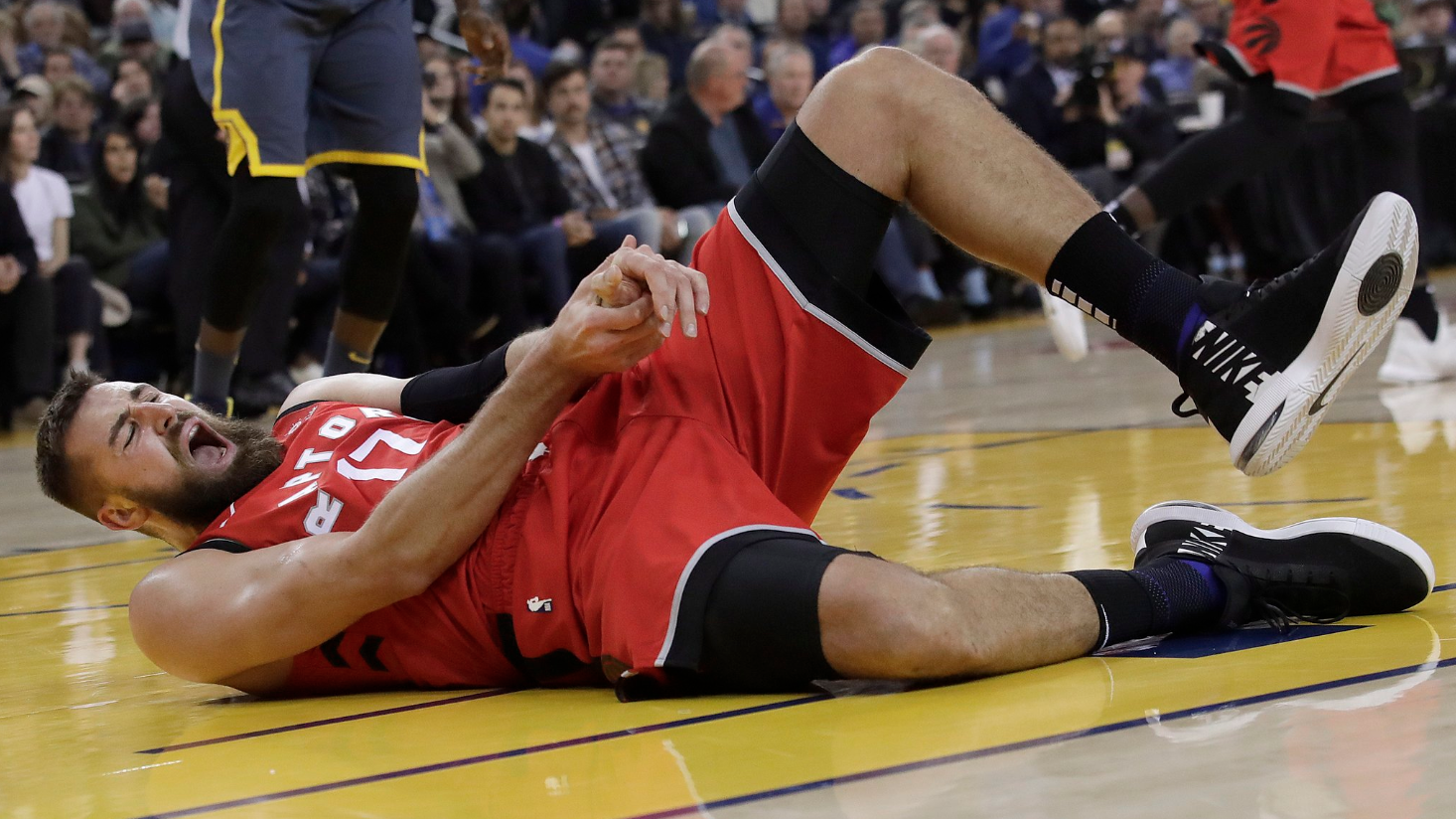 Để thắng được Golden State, đội đầu bảng Toronto Raptors đã phải trả giá cực đắt với chấn thương của trụ cột
