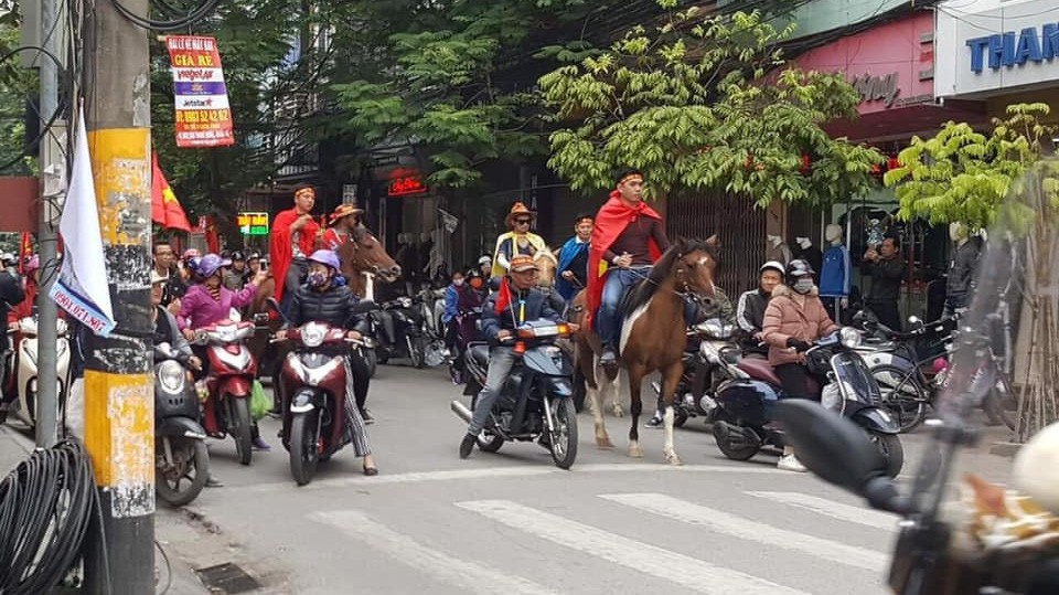 Ngựa, máy cày và muôn kiểu tiếp lửa cho ĐT Việt Nam ở chung kết lượt về AFF Cup 2018 gặp Malaysia