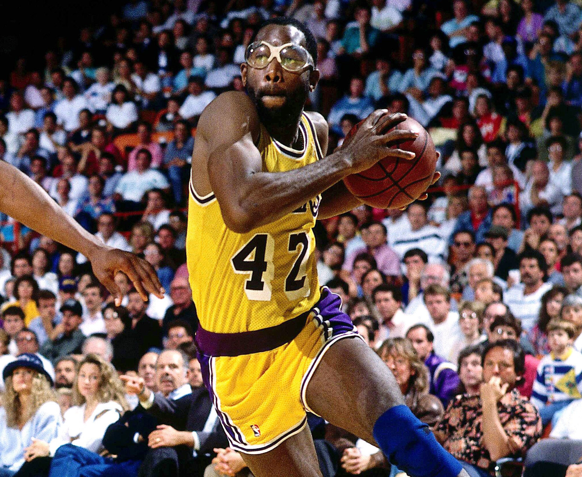 Huyền thoại Lakers phản bác ý kiến của Kevin Durant về LeBron James - Ảnh 1. Huyền thoại Lakers phản bác ý kiến của Kevin Durant về LeBron James - Ảnh 1.