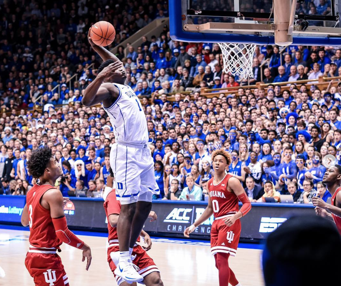 Chuyên gia kinh tế dự đoán Zion Williamson có thể trở thành cầu thủ giàu nhất thế giới, hơn cả LeBron James - Ảnh 2. Chuyên gia kinh tế dự đoán Zion Williamson có thể trở thành cầu thủ giàu nhất thế giới, hơn cả LeBron James - Ảnh 2.