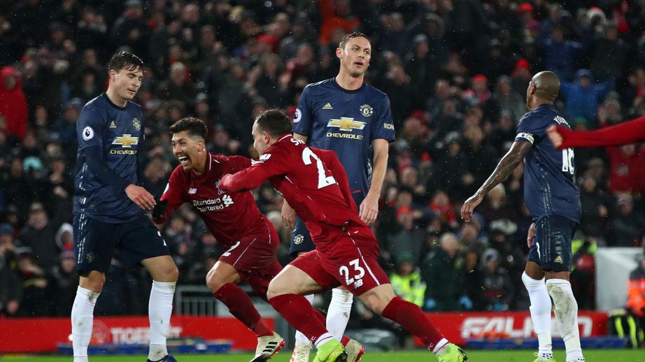Roy Keane và Gary Neville thay nhau chỉ trích các đàn em ở Man Utd sau trận thua Liverpool