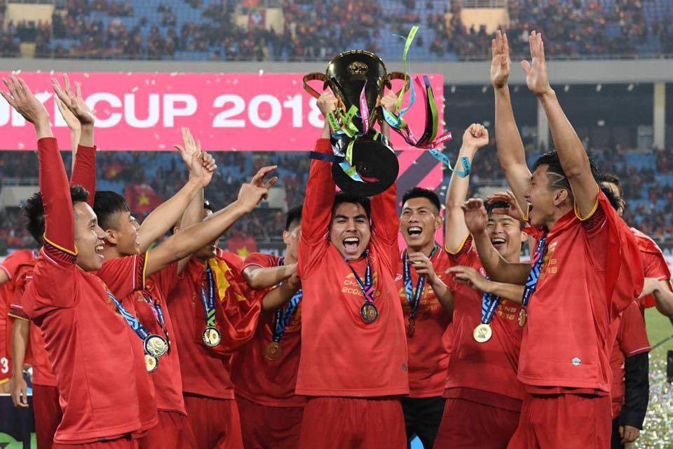 Duy Mạnh, Đức Huy: Từ cậu bé nhặt bóng thành nhà vô địch AFF Cup - Ảnh 4. Duy Mạnh, Đức Huy: Từ cậu bé nhặt bóng thành nhà vô địch AFF Cup - Ảnh 4.