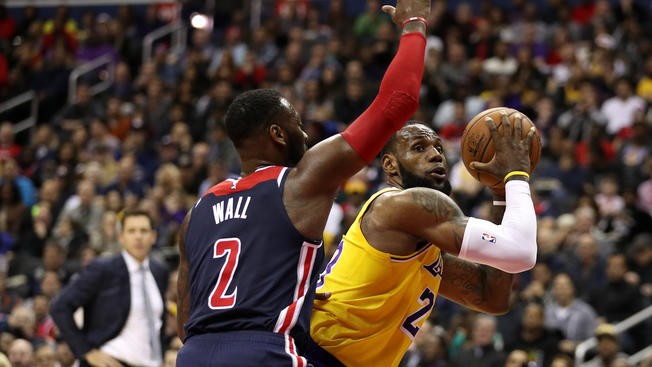 John Wall: LA Lakers dùng bài thủ của học sinh trung học khi đối đầu với tôi - Ảnh 1. John Wall: LA Lakers dùng bài thủ của học sinh trung học khi đối đầu với tôi - Ảnh 1.