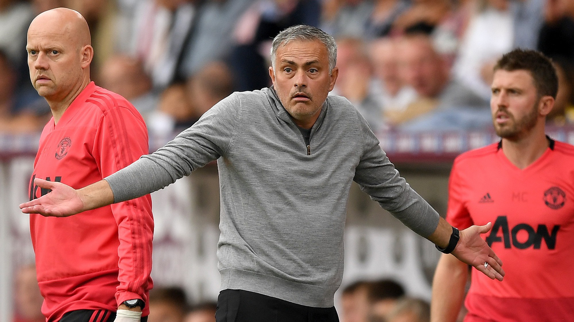 Jose Mourinho buộc phải rời Man Utd vì... không chịu "đi học thêm"?
