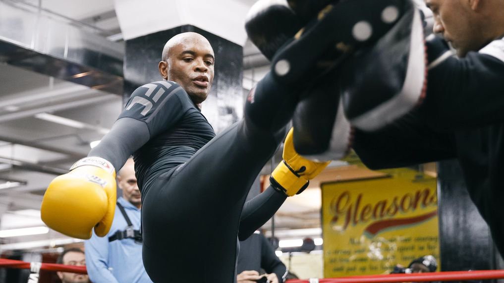 Đối phó với Adesanya, Anderson Silva bạo tay thuê người duy nhất từng hạ KO cựu vương Kickboxing