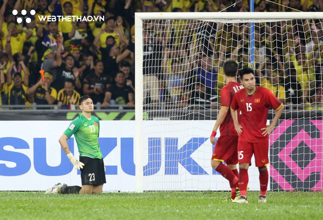 Dư âm chức vô địch AFF Cup 2018 của ĐTVN: Phòng ngự là cách tấn công tốt nhất - Ảnh 3. Dư âm chức vô địch AFF Cup 2018 của ĐTVN: Phòng ngự là cách tấn công tốt nhất - Ảnh 3.