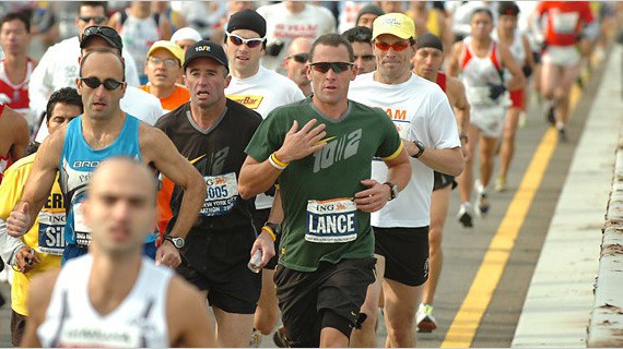 Cua-rơ gây tranh cãi Lance Armstrong tái xuất trên đường đua... marathon