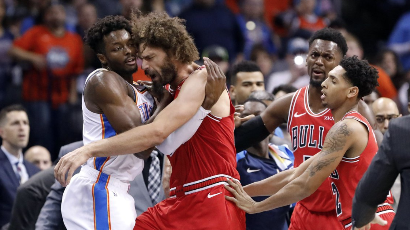 Chicago Bulls và Oklahoma City Thunder xô xát, Aquaman Steven Adams lại ra tay nghĩa hiệp