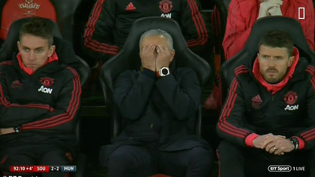 HLV Mourinho: Man Utd thủng lưới vì thiếu mẫu cầu thủ "chó điên"