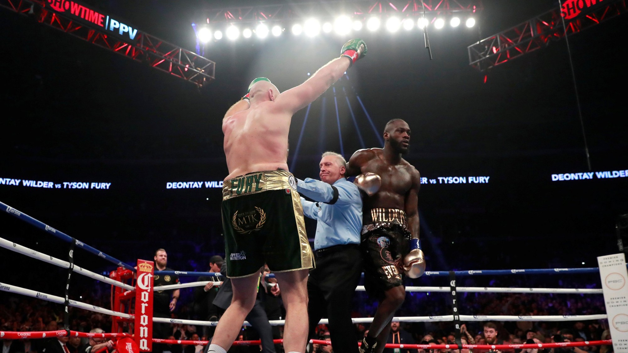 Floyd Mayweather 'ghê tởm' bởi kết quả của Deontay Wilder và Tyson Fury