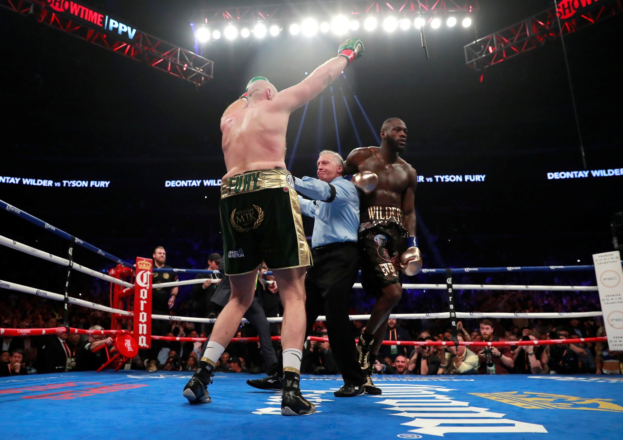 Nếu không có pha knockdown cuối, liệu Fury có thể thắng? - Ảnh 1. Nếu không có pha knockdown cuối, liệu Fury có thể thắng? - Ảnh 1.