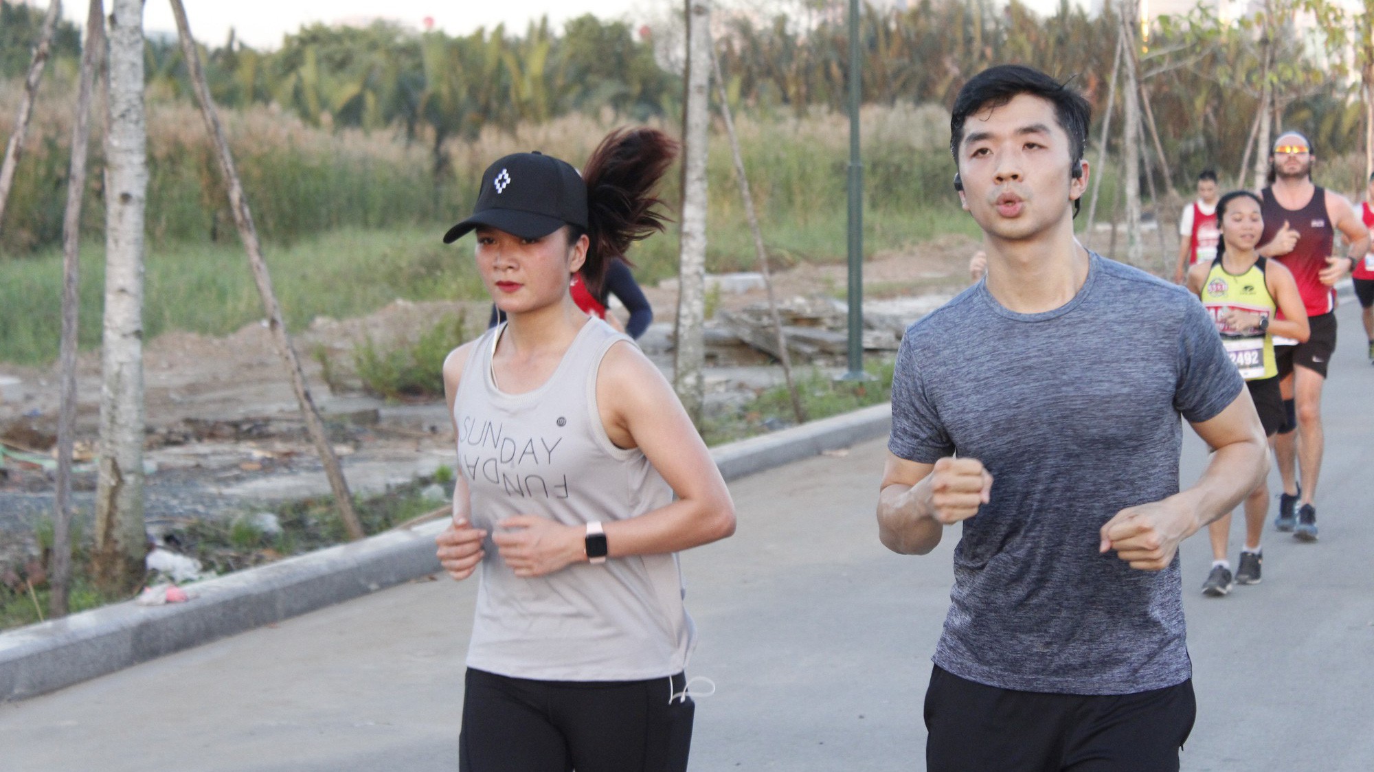 Những "đóa hoa" trên đường chạy Techcombank Marathon