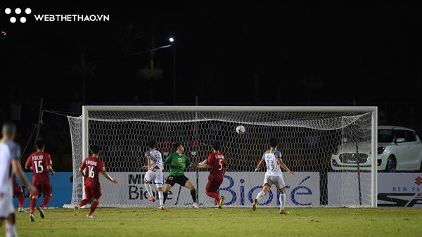 Bị thủng lưới bàn thua đầu tiên, Việt Nam vẫn phá kỷ lục ở AFF Cup