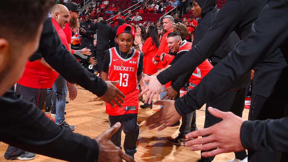 Houston Rockets biến giấc mơ của Chance Smith, một bệnh nhi ung thư thành sự thật