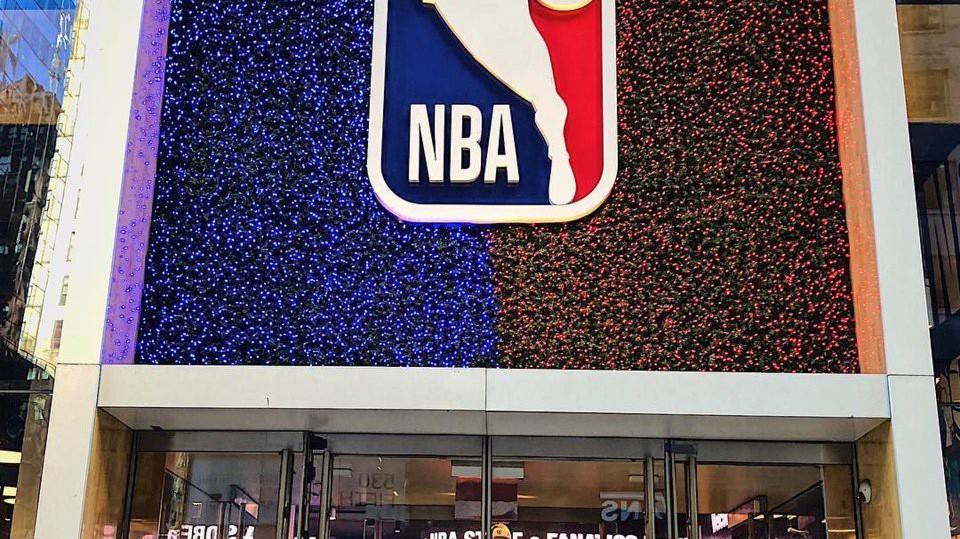 10 vật phẩm giáng sinh NBA ngon bổ rẻ dành cho người hâm mộ