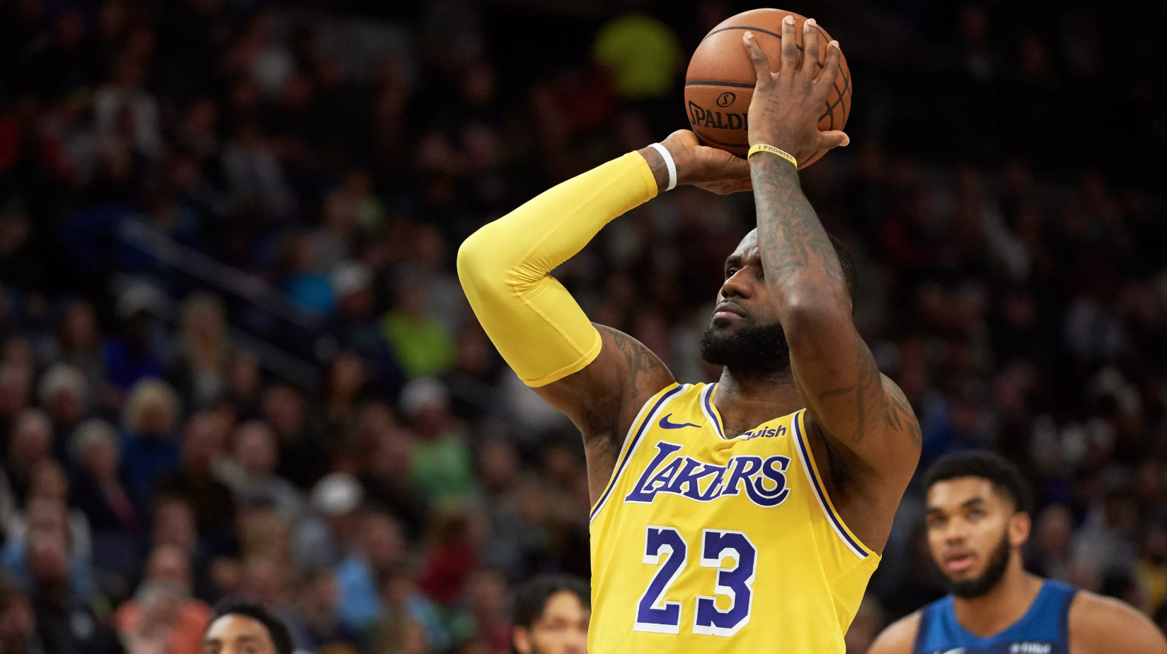 Choáng váng khi nhìn vào tỷ lệ ném phạt của LeBron James cùng Los Angeles Lakers mùa này