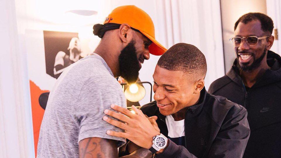 LeBron James và Kylian Mbappe chia sẻ áp lực khi nổi tiếng ở tuổi 18