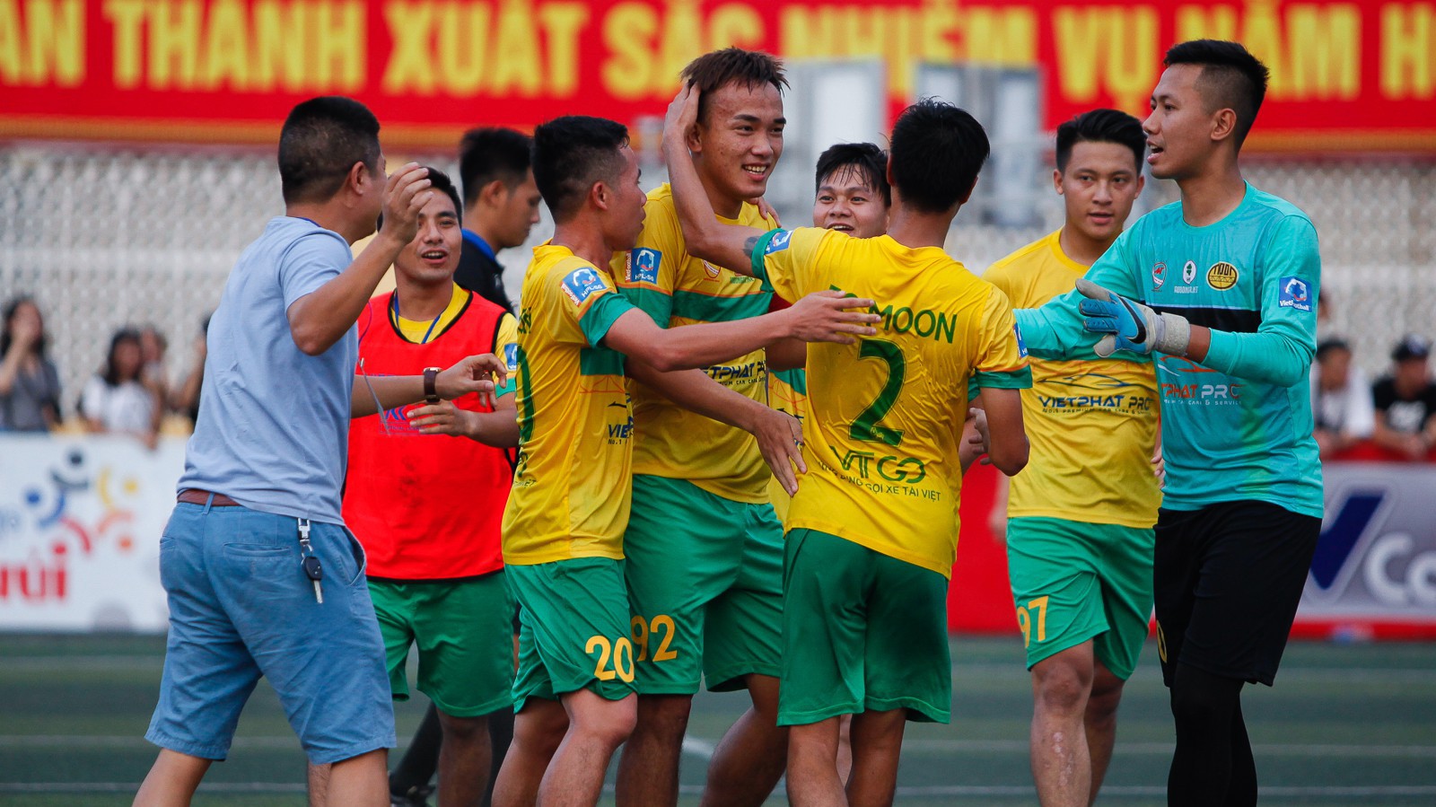 FC Moon: Hào khí xứ Thanh rực cháy cuối đường hầm