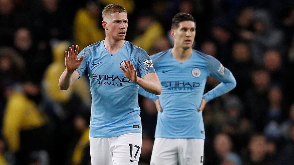 Vì sao Man City thua sốc trước Crystal Palace sau 28 năm và bị Liverpool nới rộng khoảng cách?