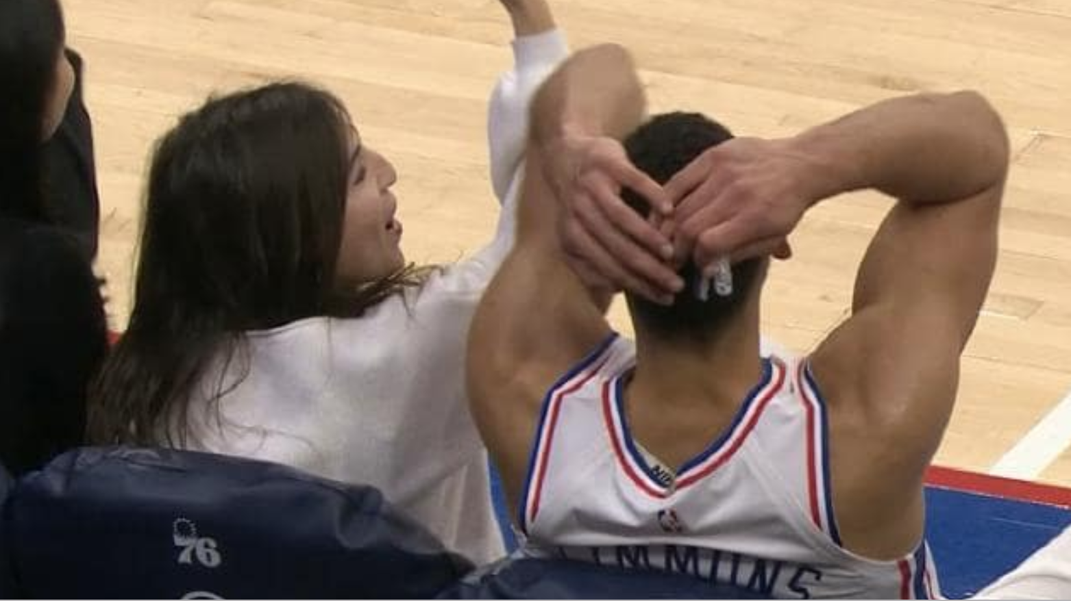 Chơi trận hay nhất mùa, nhưng Ben Simmons lại dính lỗi kỹ thuật ngớ ngẩn nhất trong sự nghiệp