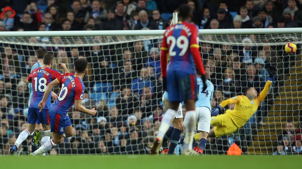 Cú “nã đại bác” của Townsend khiến Man City ôm hận sẽ là bàn thắng đẹp nhất giải Ngoại hạng Anh mùa 2018/19?