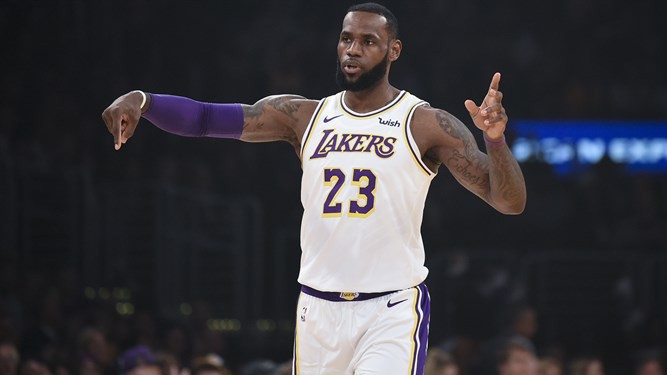 LeBron James lại gặp họa vì đụng chạm người Do Thái