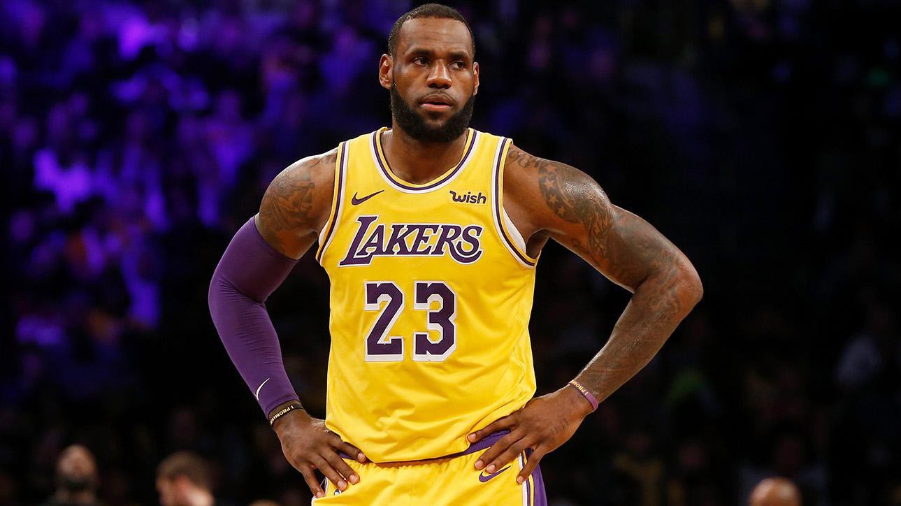 LeBron James cho rằng mời gọi cầu thủ đến Lakers dễ hơn Cavaliers