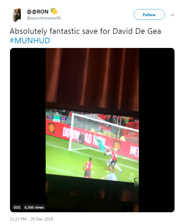 CĐV Man Utd phát cuồng với pha cứu thua không tưởng của De Gea trước Huddersfield Town - Ảnh 2. CĐV Man Utd phát cuồng với pha cứu thua không tưởng của De Gea trước Huddersfield Town - Ảnh 2.