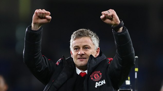 CĐV Man United chuẩn bị "món quà đặc biệt" chào đón Solskjaer trở lại sân Old Trafford