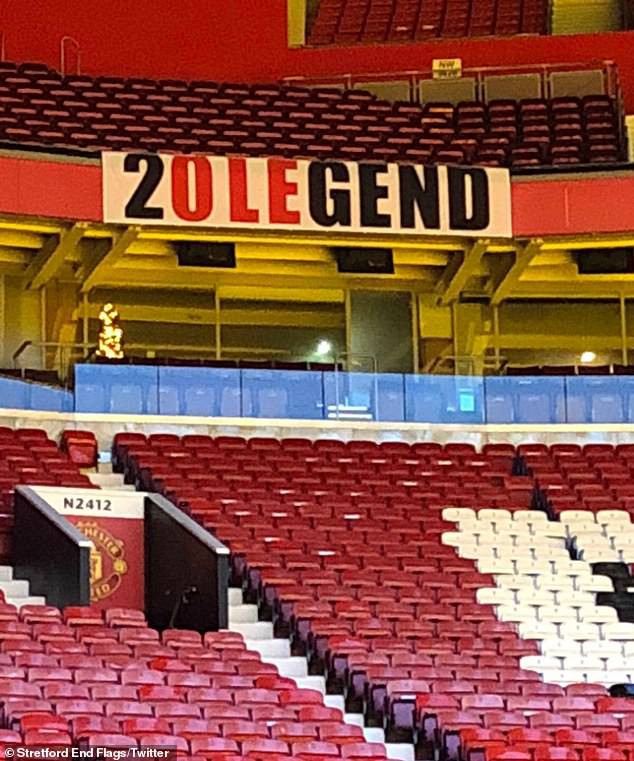 Fan Man United chuẩn bị món quà đặc biệt chào đón Solskjaer trở lại sân Old Tranfford - Ảnh 2. Fan Man United chuẩn bị món quà đặc biệt chào đón Solskjaer trở lại sân Old Tranfford - Ảnh 2.