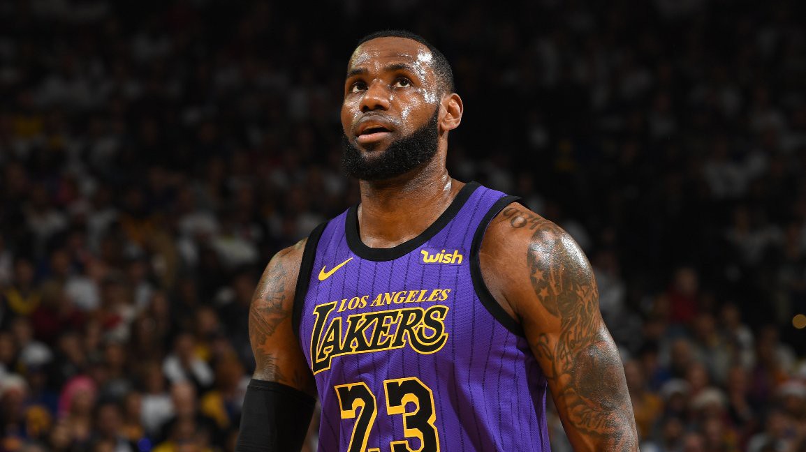 LeBron James thoát án phạt từ NBA sau sự cố với người Do Thái