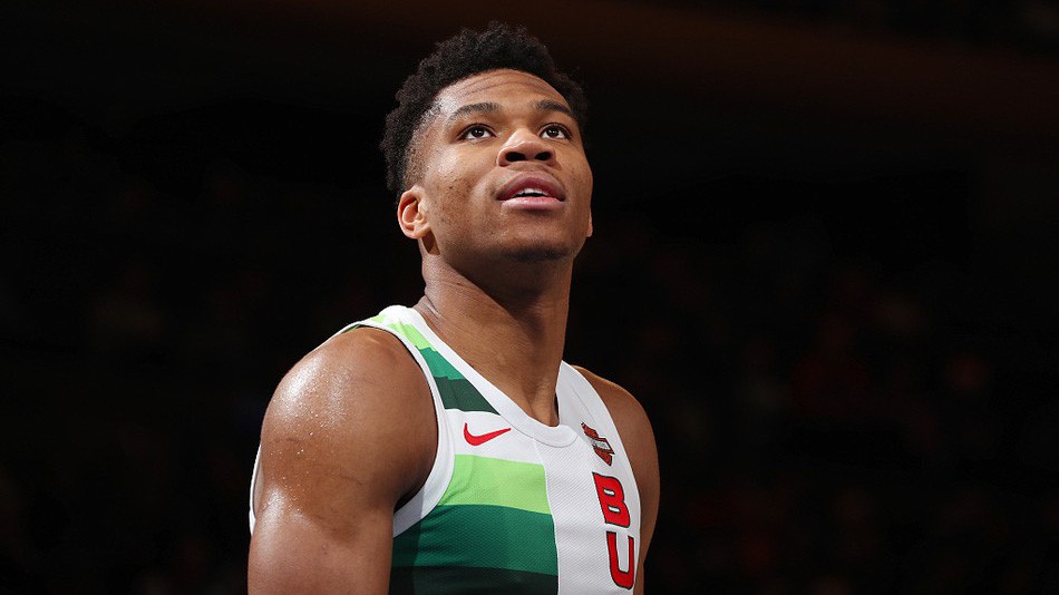 Sau 41 năm, fan Milwaukee Bucks mới được sống lại trong đêm Giáng Sinh nhờ Giannis Antetokounmpo