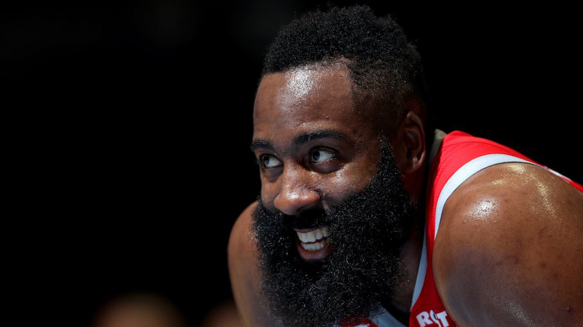 James Harden đóng vai ông già Noel tặng quà cực chất cho đồng đội