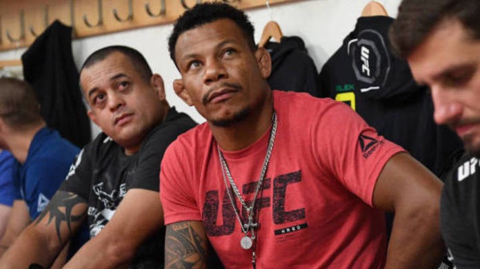 Võ sĩ UFC Alex Oliveira bị thương do lựu đạn trong một vụ xô xát ở quê nhà Brazil