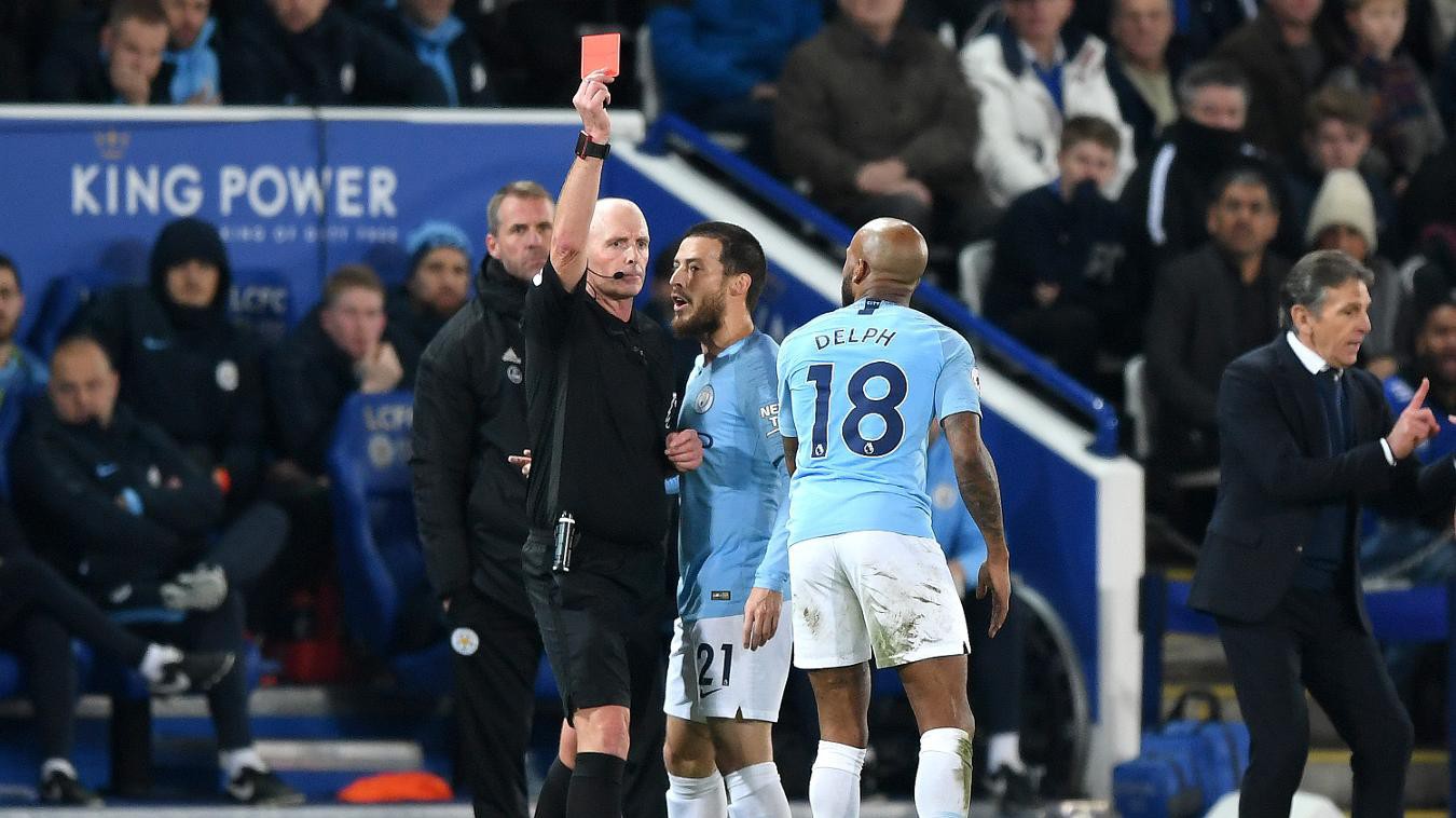 Hàng thủ mơ ngủ, cột mốc buồn của Pep Guardiola và những điểm nhấn khi Man City thua ngược Leicester