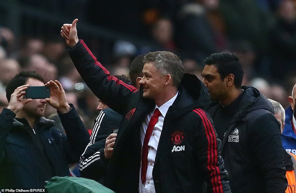 Giải thích lý do thay người sớm, HLV Solskjaer không quên ca ngợi người hùng Pogba - Ảnh 7.
