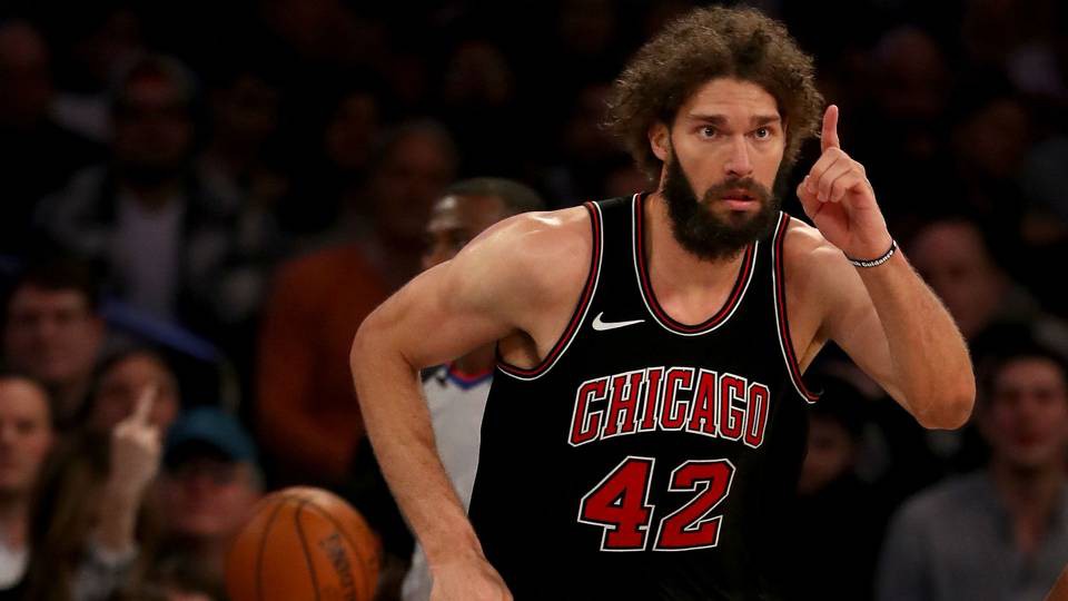 Robin Lopez trở thành điểm sáng chuyển nhượng khi được Warriors theo đuổi