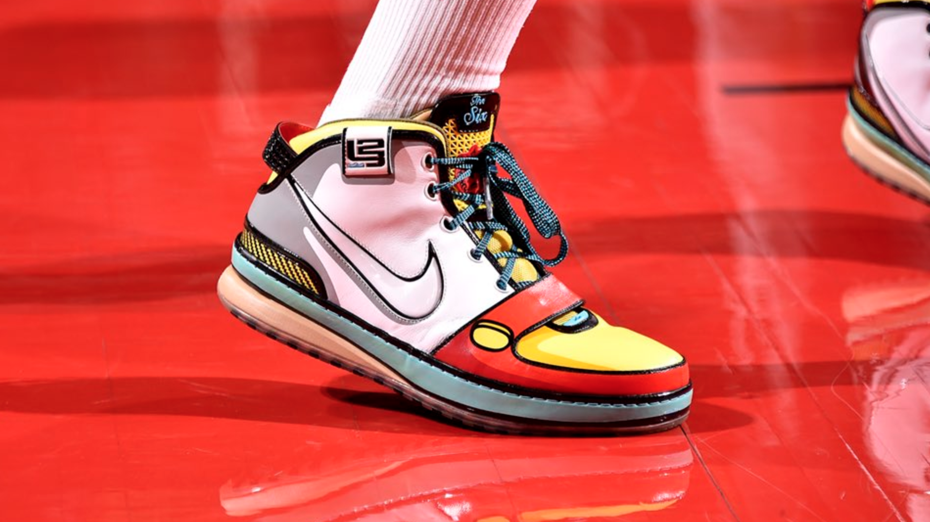 Top những mẫu giày đỉnh nhất đêm Giáng Sinh NBA: Nike LeBron thống trị kỳ lễ hội đầy sắc màu