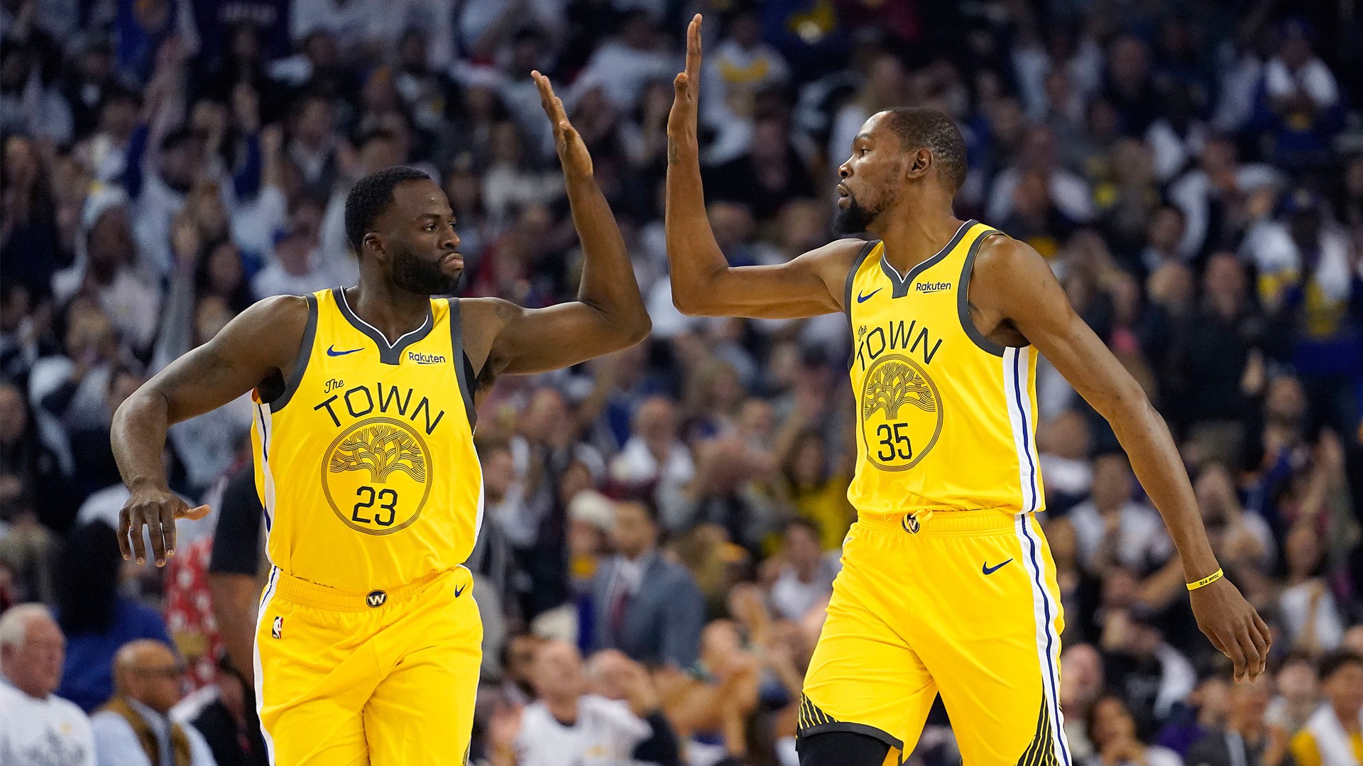 Mỗi khi Draymond Green chần chừ ném 3 điểm, Kevin Durant lại vô cùng chướng mắt