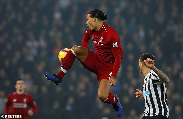 Chuyên gia Mark Lawrenson nhận định dự đoán tỷ số trận Liverpool - Arsenal - Ảnh 4. Chuyên gia Mark Lawrenson nhận định dự đoán tỷ số trận Liverpool - Arsenal - Ảnh 4.