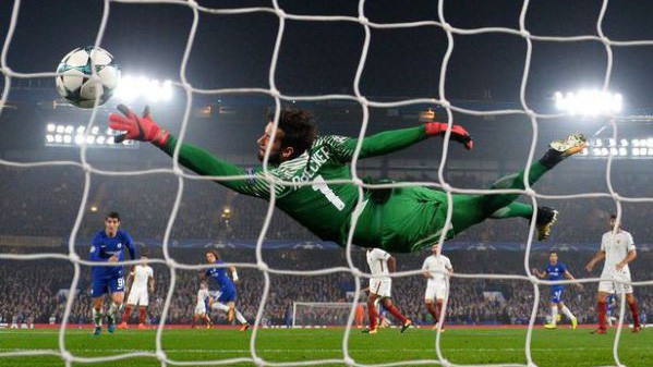 Top 5 thủ môn có chỉ số lương thấp nhưng cực kì bá đạo trong Fifa Online 4