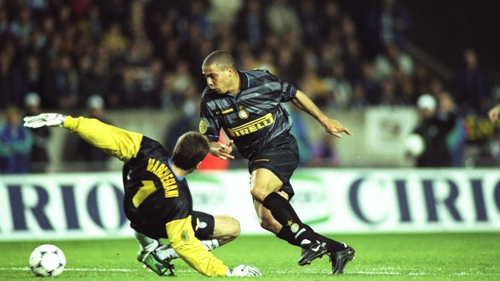 Thành tích của Ronaldo so với các tiền đạo huyền thoại ở mùa giải đầu tiên dự Serie A như thế nào? - Ảnh 7. Thành tích của Ronaldo so với các tiền đạo huyền thoại ở mùa giải đầu tiên dự Serie A như thế nào? - Ảnh 7.